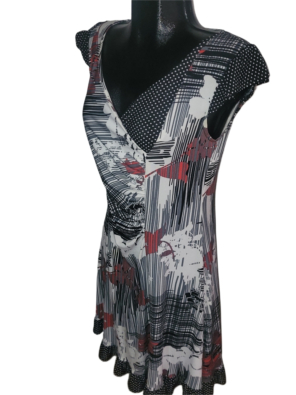 Marie Claire Floral Print V-Neck Cap Sleeve Dress in Black, White & Red - Picture 4 of 7